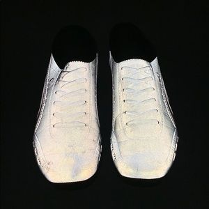 Pump sneakers hiro. Women’s size 8